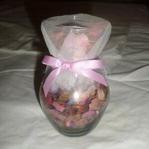 POTPOURRI Subtle floral scent in 5" clear glass vase with pink-tied netting
